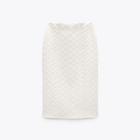 Zara Set - Ecru Quilted Sweatshirt & Skirt - Picture 16 of 17